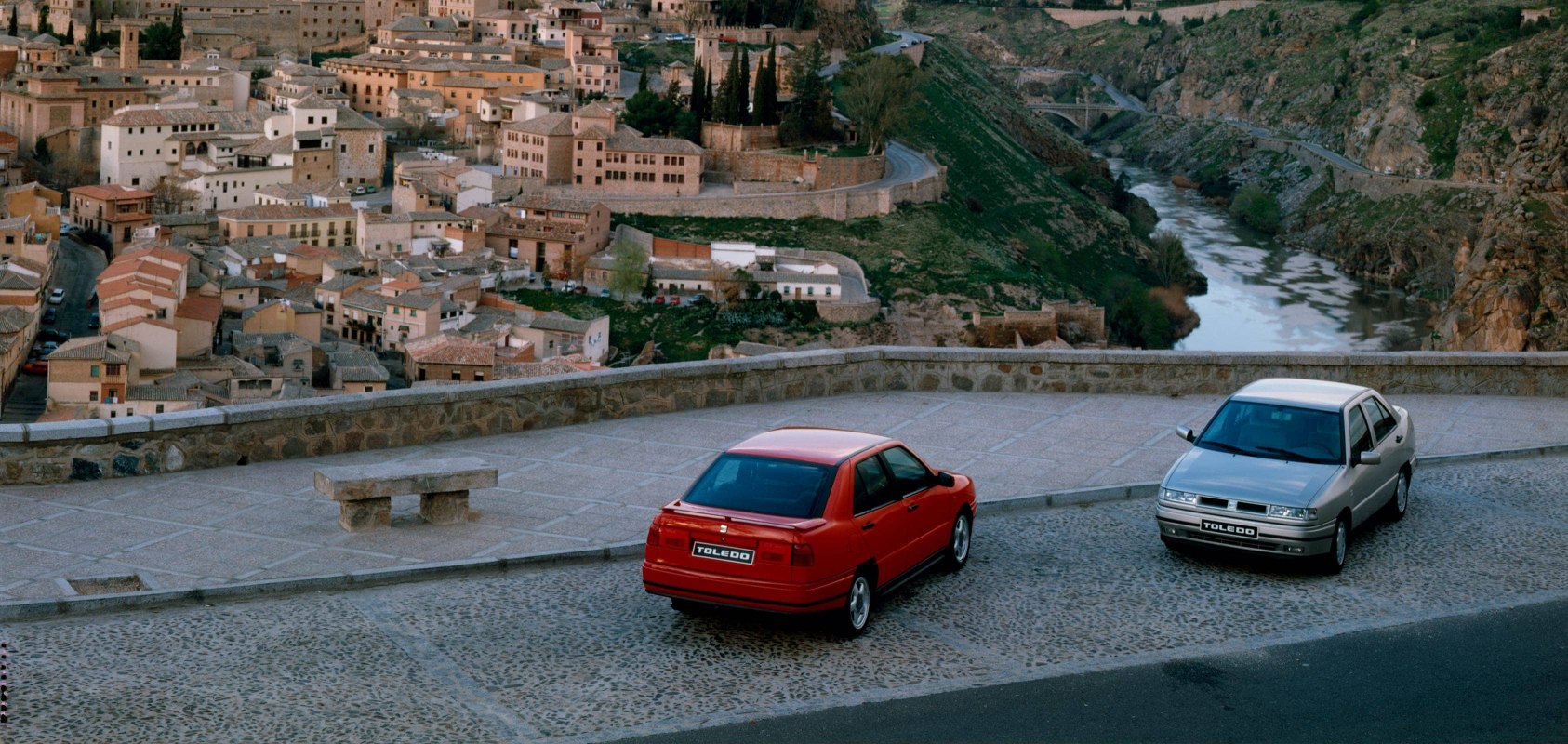 La storia del marchio SEAT: gli anni ’90 - berline SEAT Toledo a Toledo