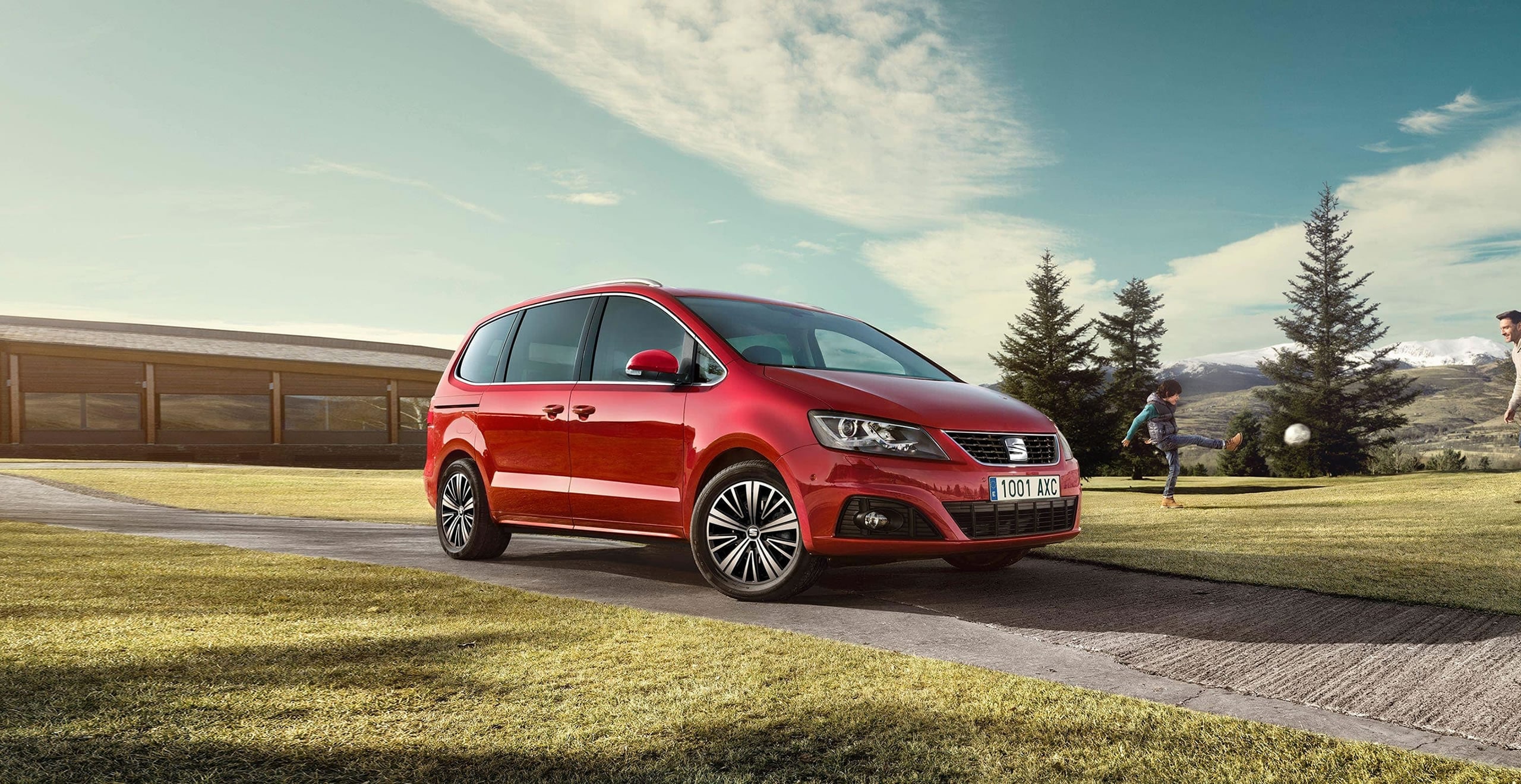 SEAT Alhambra Rosso Romance con trazione integrale 4Drive, la familiare per viaggiare