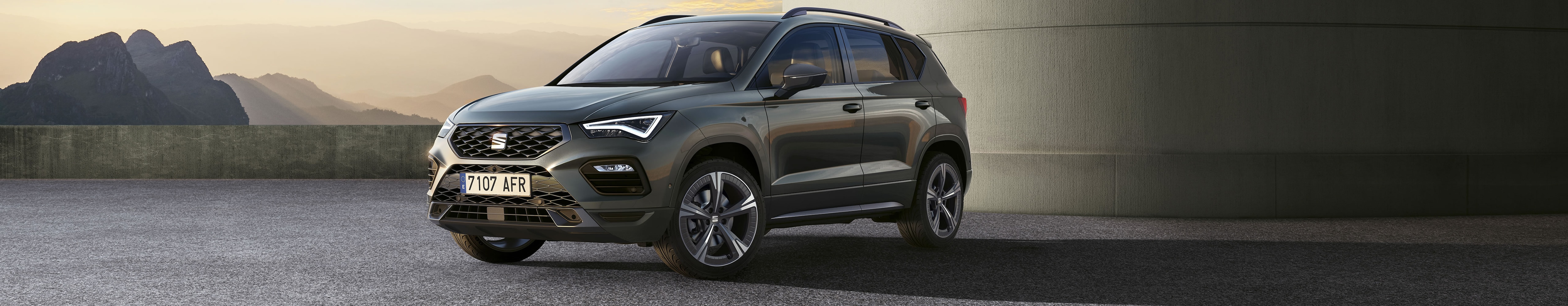 SEAT Ateca suv front side view