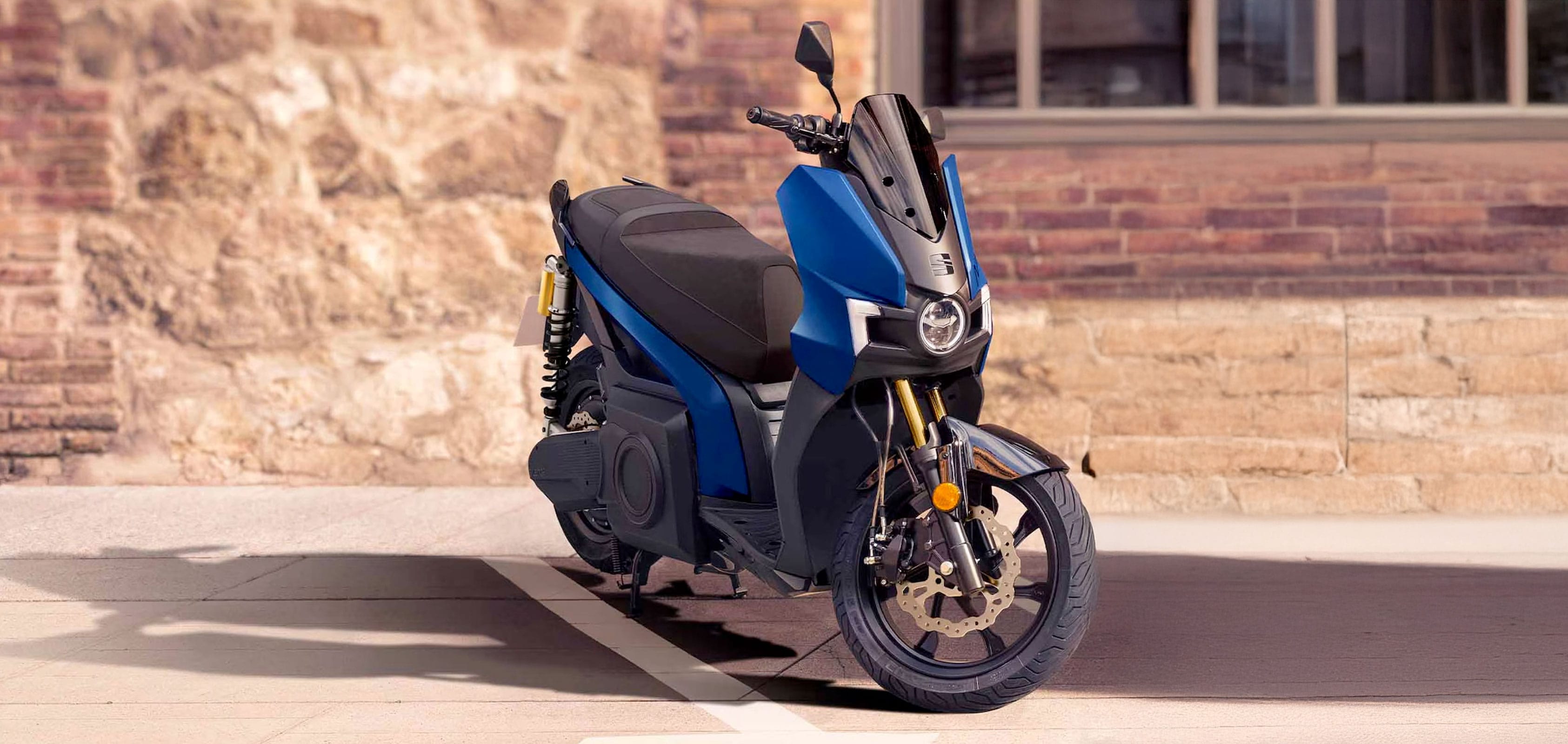 SEAT MÓ eScooter 125 electric motorcycle front view