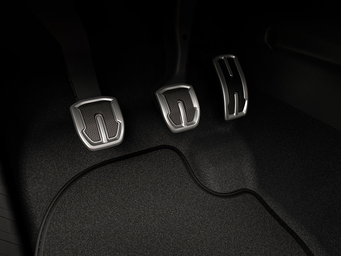 Primo piano dei pedali in alluminio di SEAT Ibiza