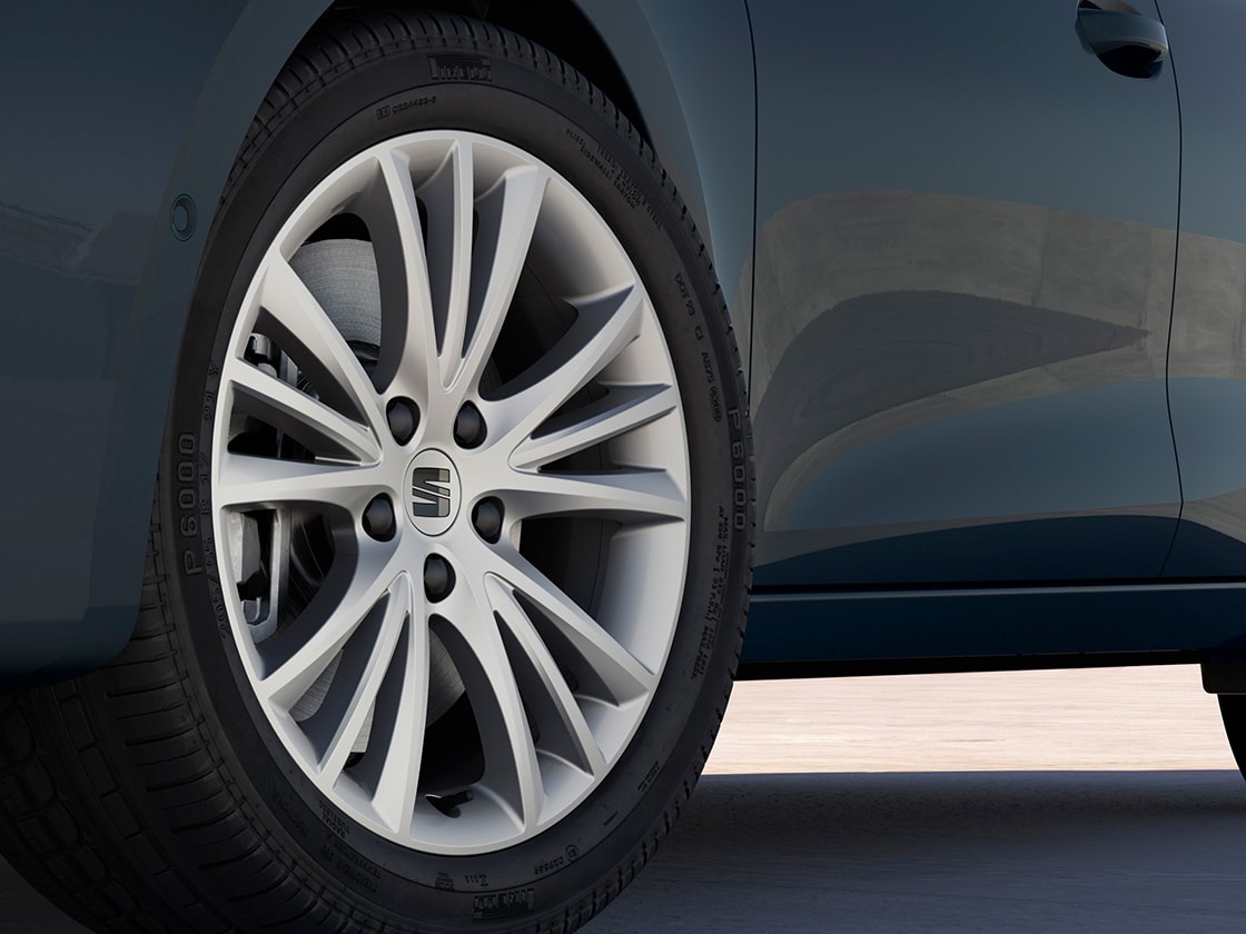 Cerchi in lega Dynamic da 17 pollici Brilliant Silver, con linee pulite e una finitura argento lucido.