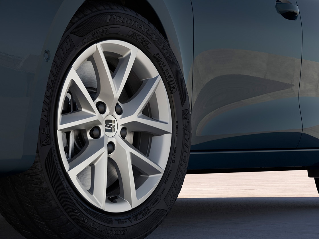 Cerchi in lega Dynamic da 16 pollici Brilliant Silver, con angoli netti e una brillante finitura argento.