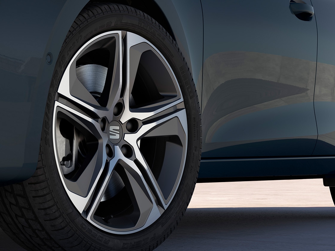 Cerchi in lega Performance Machined da 18 pollici Grigio Cosmo per Seat Leon.