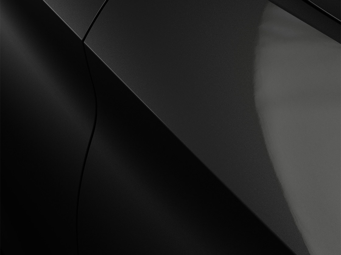 Seat Leon in Nero Midnight con finitura metallizzata, in primo piano.