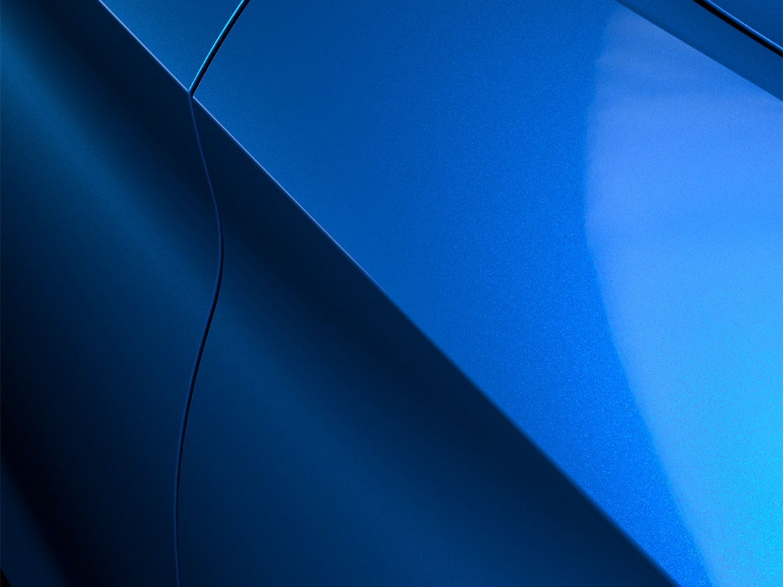 Seat Leon con finitura metallizzata in Blu Zaffiro, in primo piano.