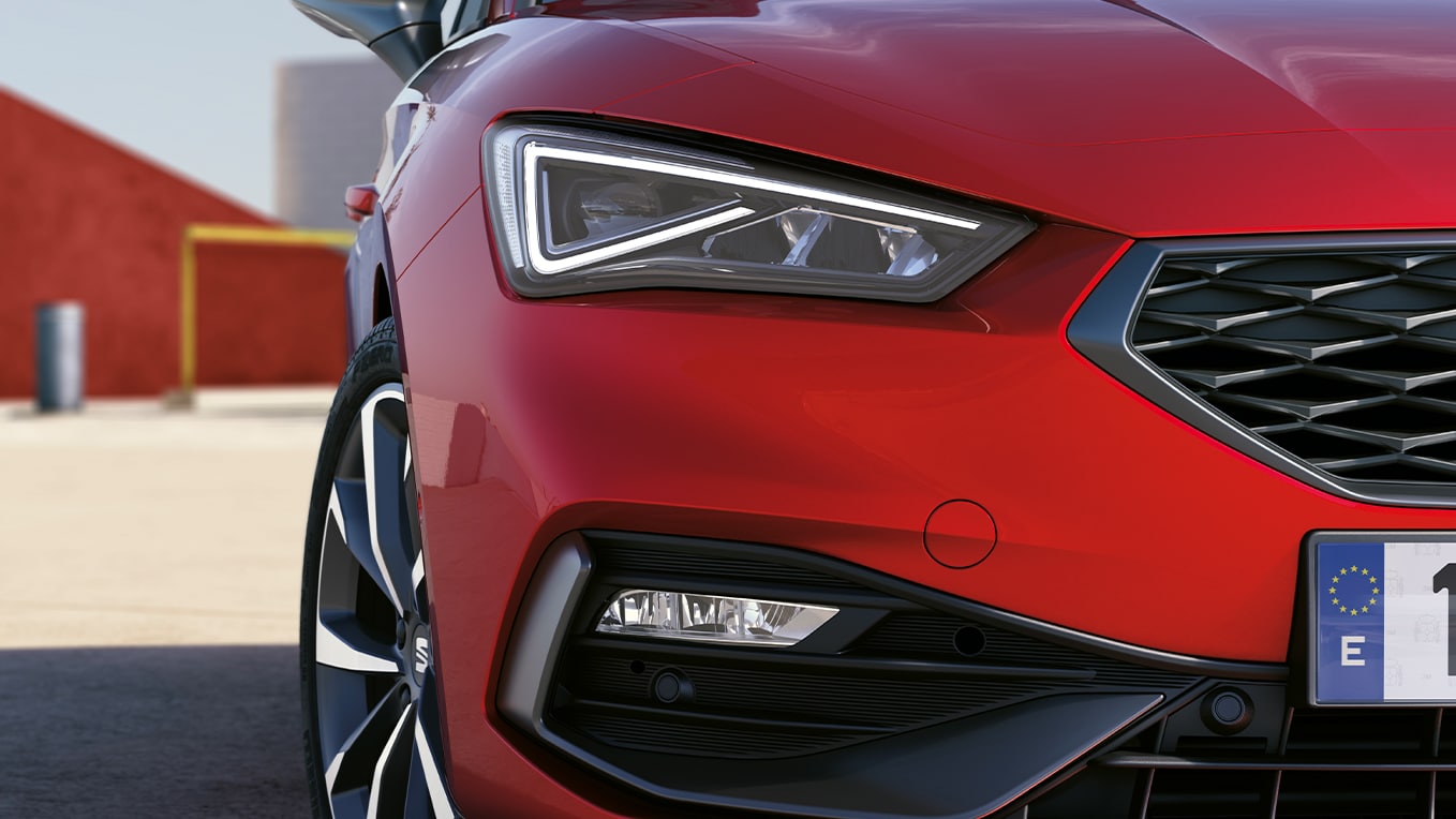Proiettori dinamici full LED della Seat Leon con illuminazione adattiva.