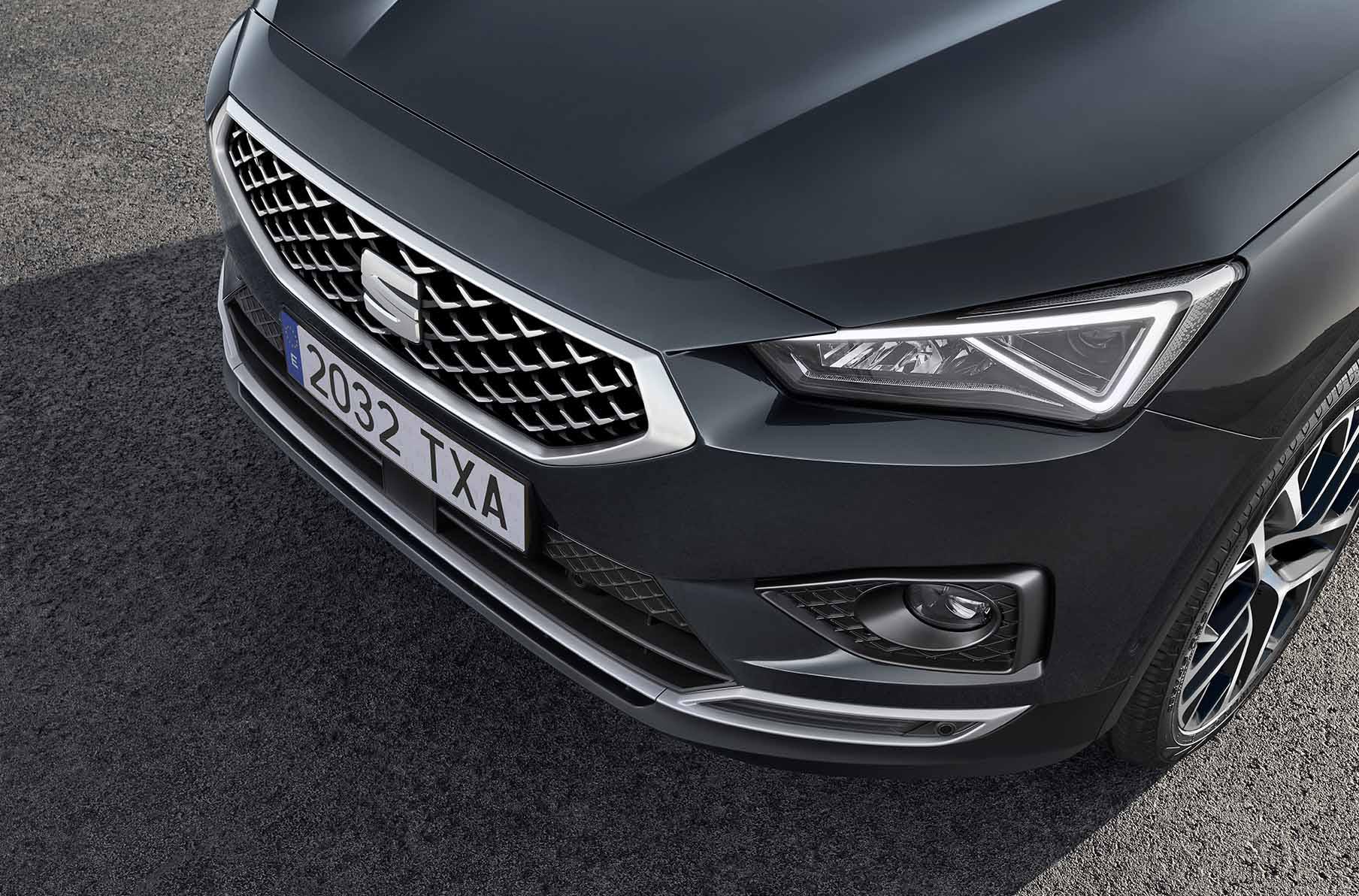 Design del cofano e griglia frontale di SEAT Tarraco XPERIENCE