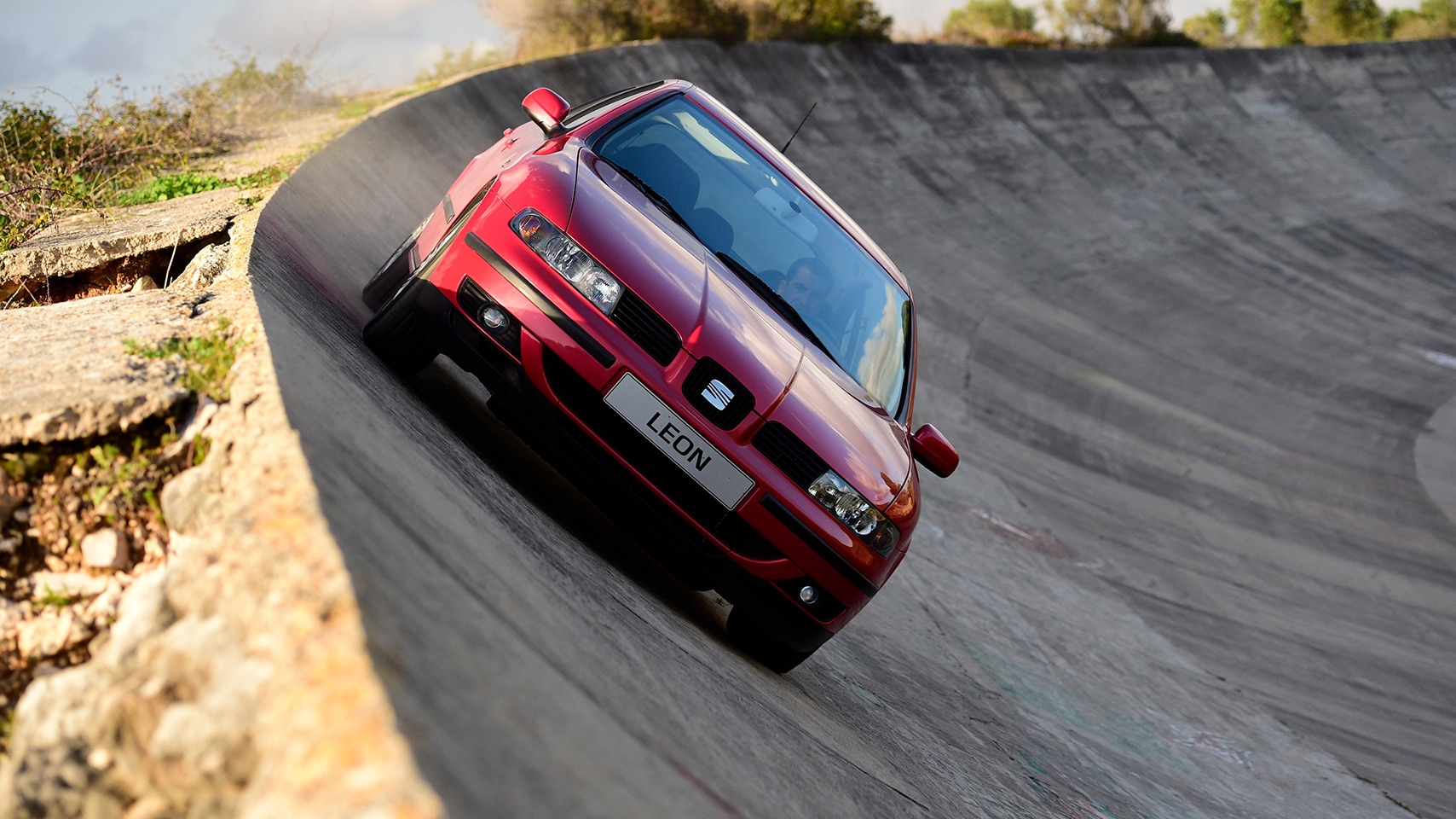 SEAT Leon driving in stream area red