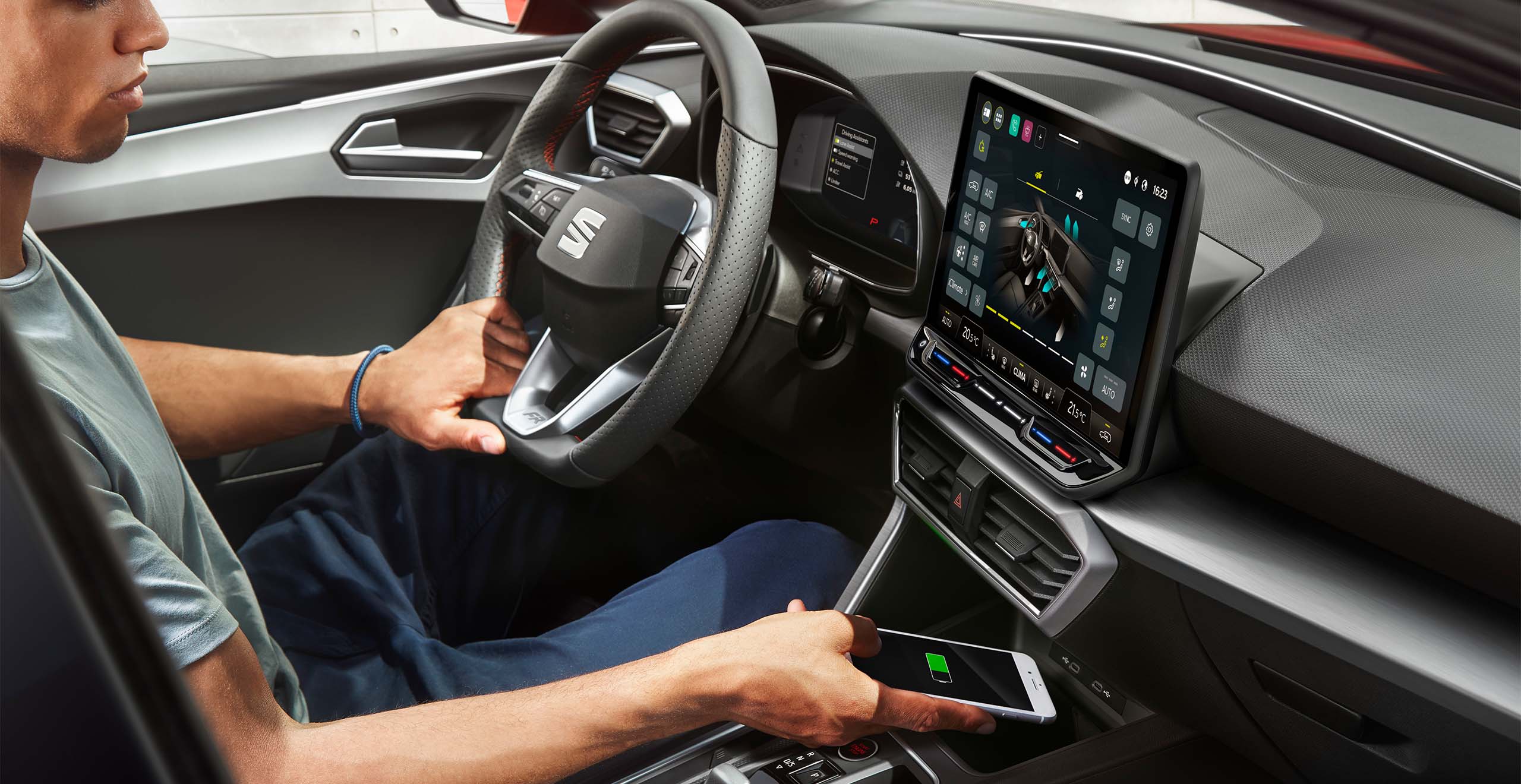 Smartphone collegato all’app My SEAT